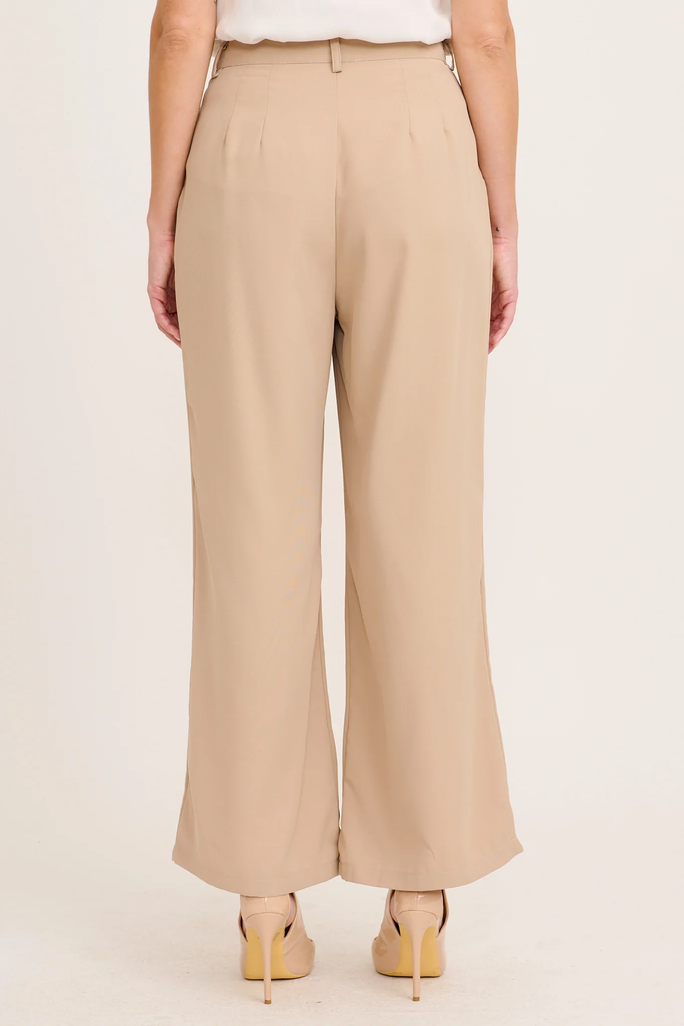 Sleek Silhouette Pant in Taupe - Image 3